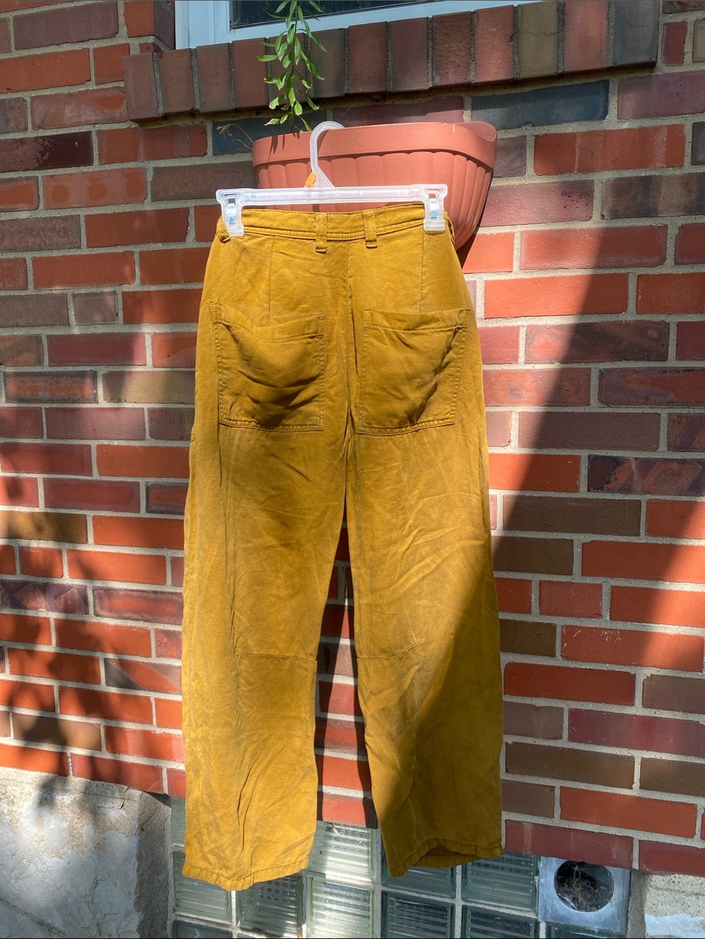 Zara Women’s Mustard Cropped Pants Small